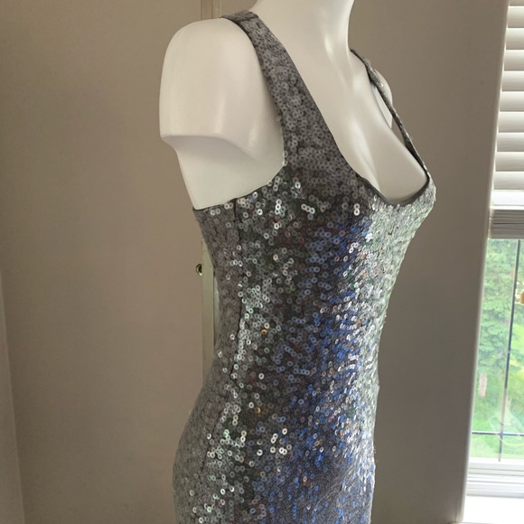 🆕 SIGNATURE sleeveless sequin dress - Picture 3 of 9